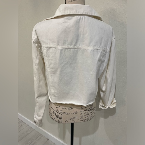 Cropped White Denim Jacket with Relaxed Fit - Picture 6 of 7